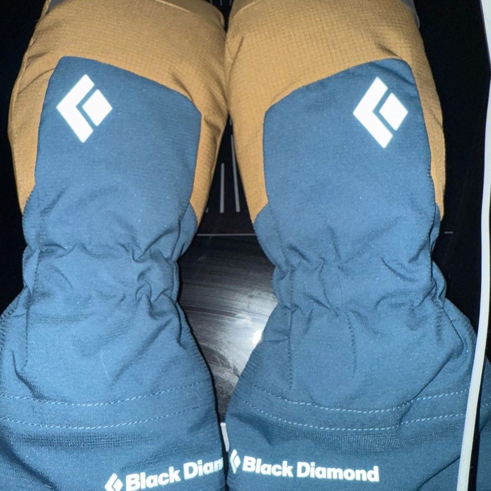 Black Diamond women’s “small” mittens